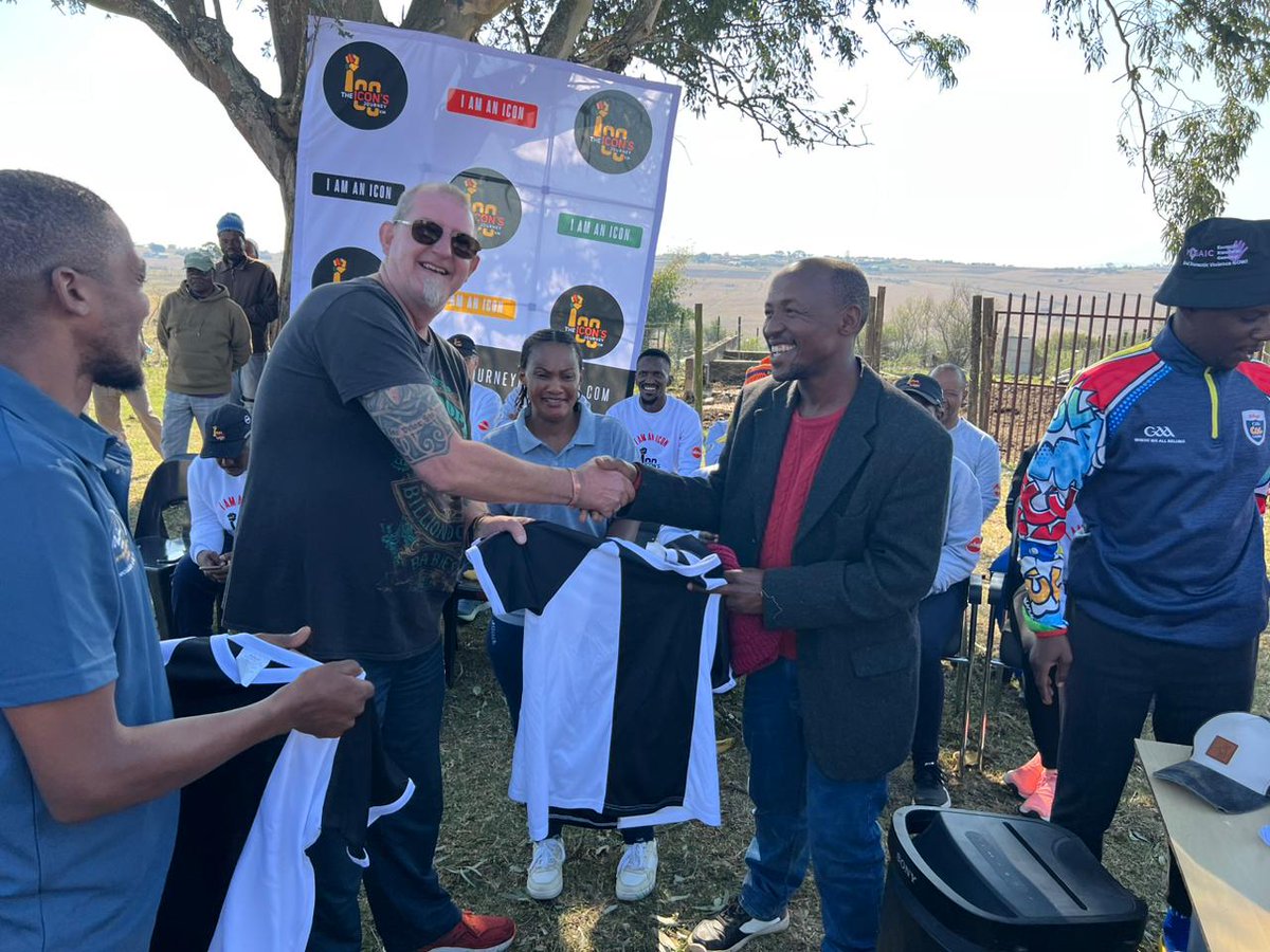 SportArtsCultur's tweet photo. 400km ICONS CHALLENGE

Handout of sport equipment and gear to Qokolweni Community and soccer players.
#anactivenation
#iamanicon
#iconsforchange https://t.co/xzZjf9wVnJ
