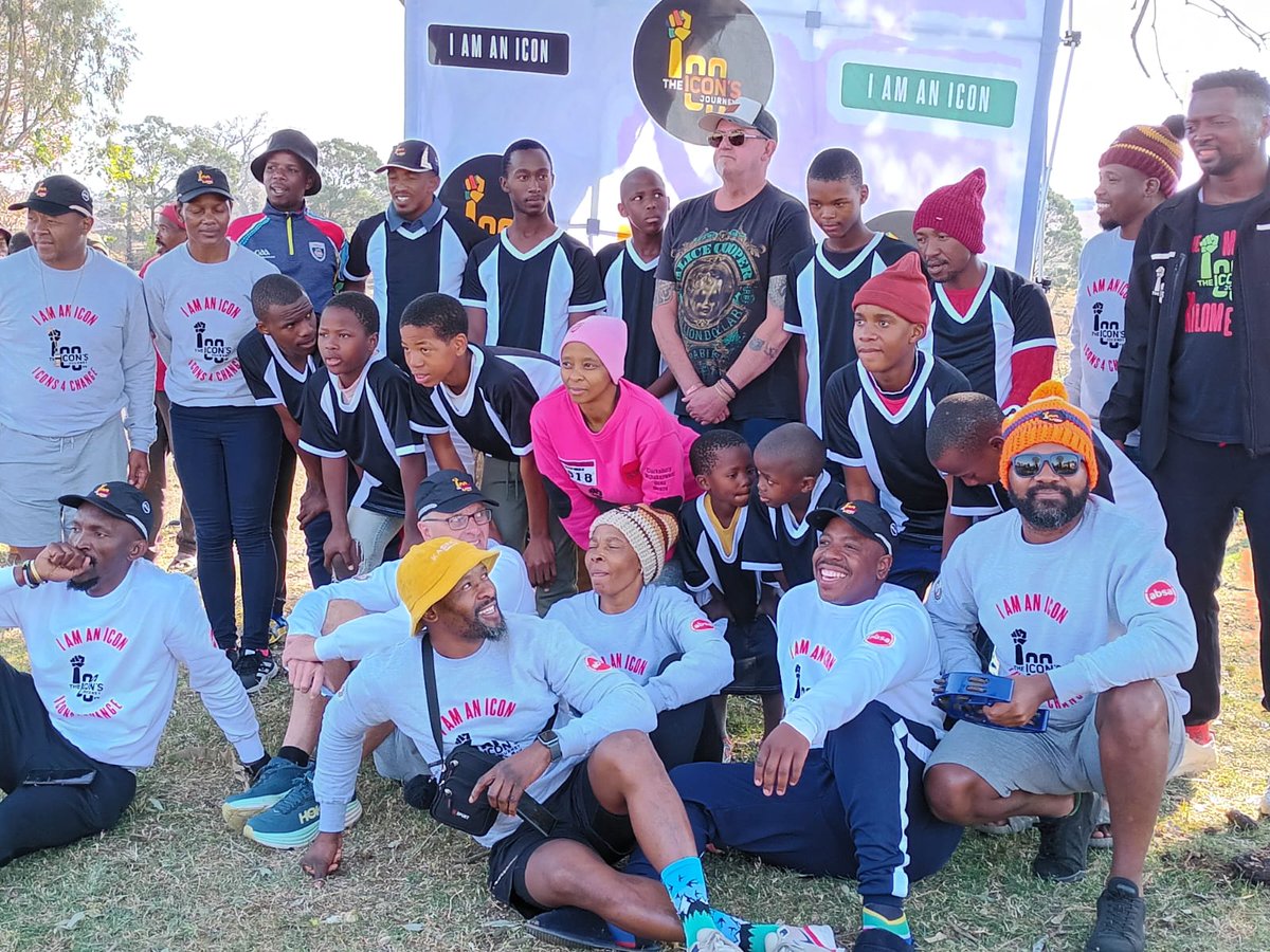 SportArtsCultur's tweet photo. 400km ICONS CHALLENGE

Handout of sport equipment and gear to Qokolweni Community and soccer players.
#anactivenation
#iamanicon
#iconsforchange https://t.co/xzZjf9wVnJ