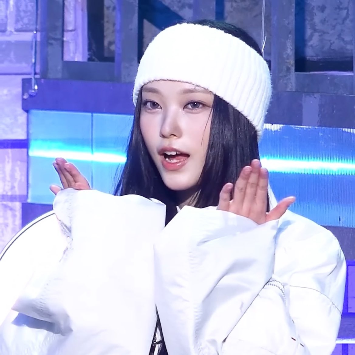 데아 tweet media
