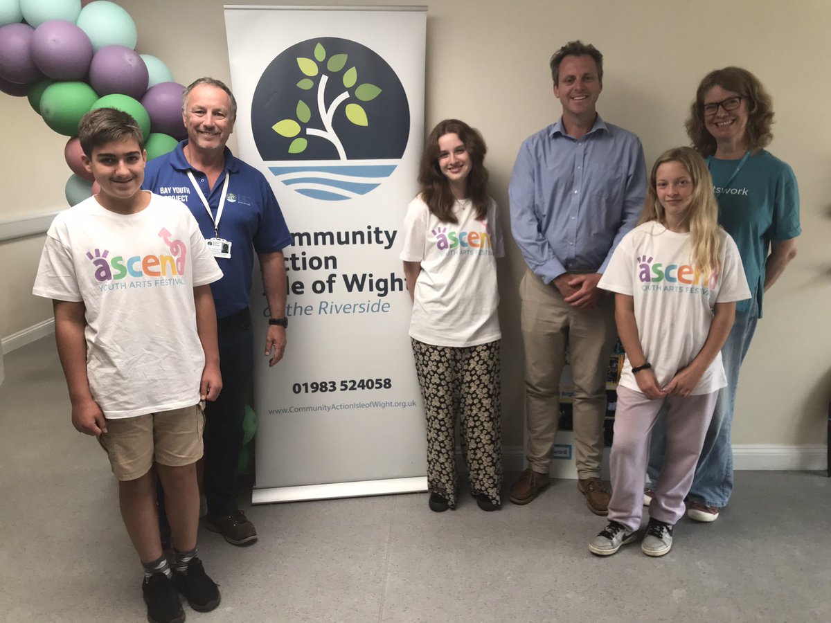 BayResilience's tweet photo. An amazing  2 days - youth produced #Ascend #music &amp; #arts festival at Sandown Town Council.
200+  young people have attended &amp; performed.
Lovely visit from our new MP @JoePJRobertson today.
Thank you @ArtsworkLtd &amp; partners 
#BayYouthProject #YouthWork #YouthParticipation https://t.co/tvVHwUVE6l