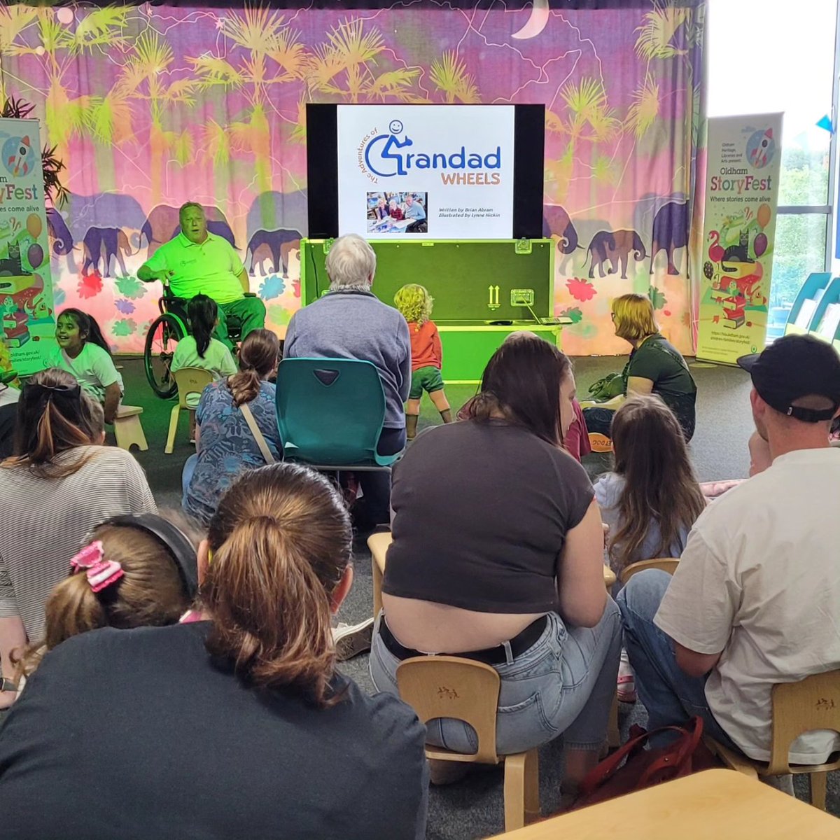 And that's a wrap! What a day-lots of love, laughter and reading together! Do come back this Summer for tonnes of exciting activities - we miss you already 
❤️📚🙌 #StoryFest 

Don't forget to share all of your pics with us - we really do feel like part of a huge reading family.