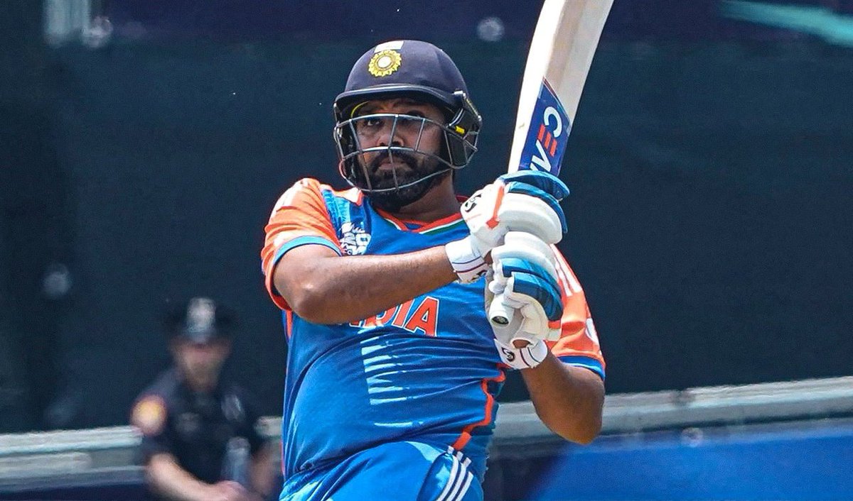 SPORTYVISHAL's tweet photo. Most sixes for India as Captain -

• 𝗥𝗼𝗵𝗶𝘁 𝗦𝗵𝗮𝗿𝗺𝗮 - 𝟮𝟯𝟭(𝟭𝟯𝟯 𝗜𝗻𝗻𝘀)
• MS Dhoni         - 211 (330 Inns)
• Virat Kohli        - 138 (250 Inns)

Hitman has his own universe 🐐. https://t.co/8ckGlLRgrk