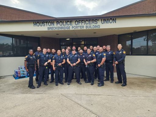 Ron_Nirenberg's tweet photo. Please join me in saying THANK YOU to the 60 @cpsenergy employees and the 23 @SATXPolice officers for assisting the Houston region in the wake of Hurricane #Beryl.

#HoustonStrong #TexansHelpingTexans https://t.co/ieGqQxoKhg