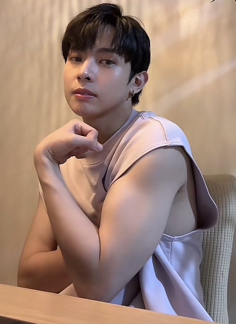 jddforlife's tweet photo. gUYS GUYS GUYS https://t.co/S5H8DO89EO