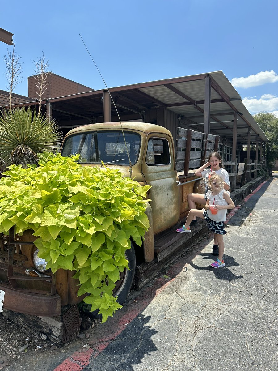 ⚾️FORT WORTH - TODAY ONLY! ⚾️
<a href="/fredstexascafe/">Fred's Texas Cafe</a> has an All-Star Burger with Fries for only $10 + Giveaways all day, sponsored by <a href="/SageUSAmerica/">Sage USA</a>!   Please go show our <a href="/MicroAcctg/">MicroAccounting</a> client some love!    #sagemlb #sageinsights 
sage.com/all-star-week