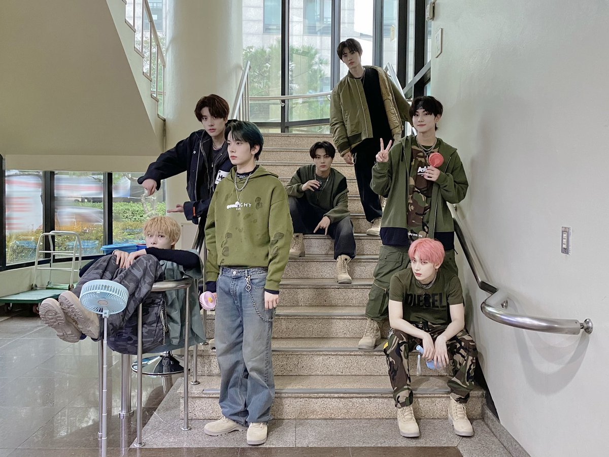 nshmrxrikii's tweet photo. 우리니키 진짜 여전함 https://t.co/4hbD2LjoGp