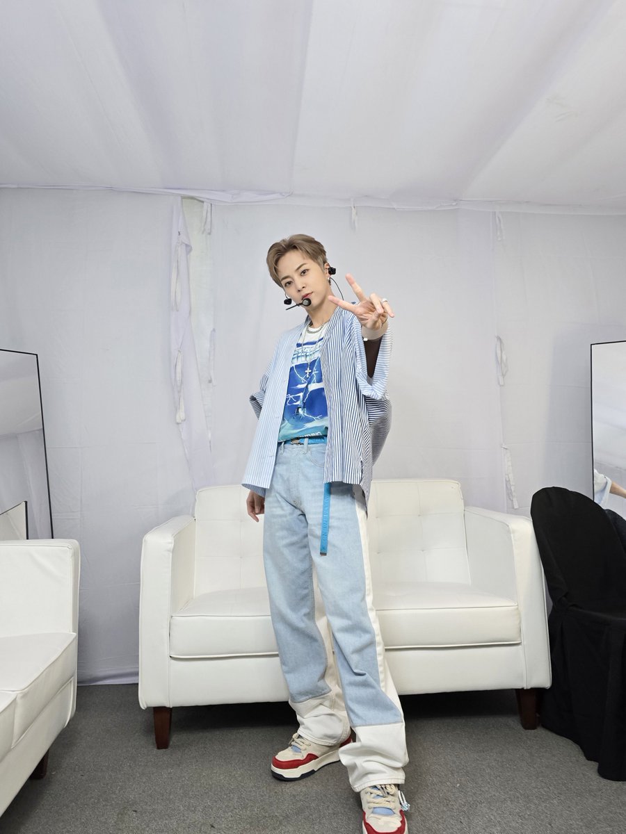 XIUMIN_INB100's tweet image. Samsung Galaxy AI Festival🌌

이 자리에 슈밍이 안 오면 누가 오나요💙
같이 즐겨주신 우리 팬분들 덕분에 더욱더 빛났던 슈밍✨
좋은 밤 되세요🌙

#시우민 #XIUMIN #GalaxyAIFestival