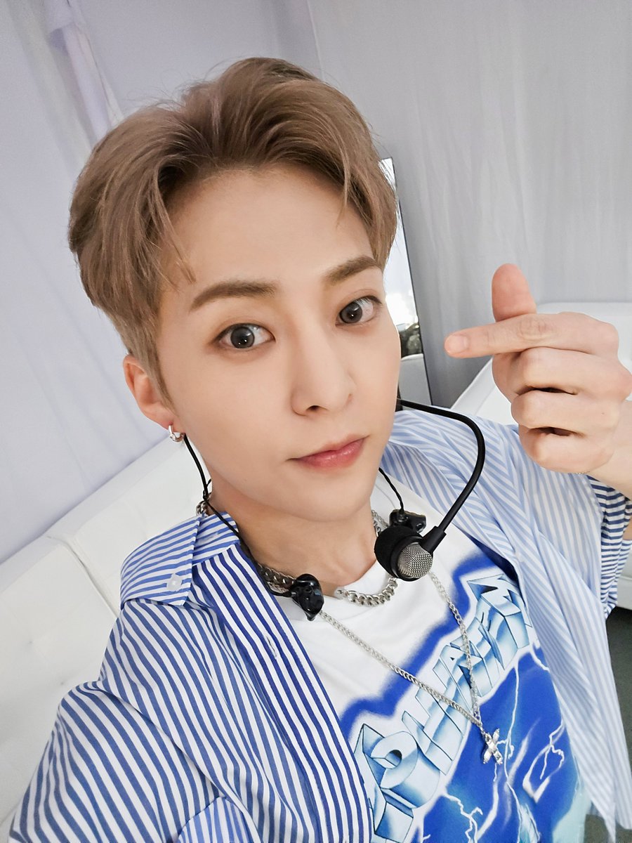 XIUMIN_INB100's tweet image. Samsung Galaxy AI Festival🌌

이 자리에 슈밍이 안 오면 누가 오나요💙
같이 즐겨주신 우리 팬분들 덕분에 더욱더 빛났던 슈밍✨
좋은 밤 되세요🌙

#시우민 #XIUMIN #GalaxyAIFestival