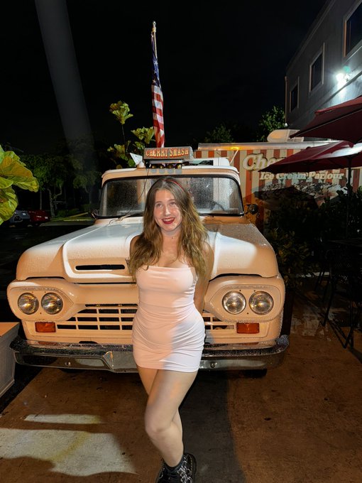 1 pic. retro ice cream date night ??? https://t.co/2RxnlZJpYM