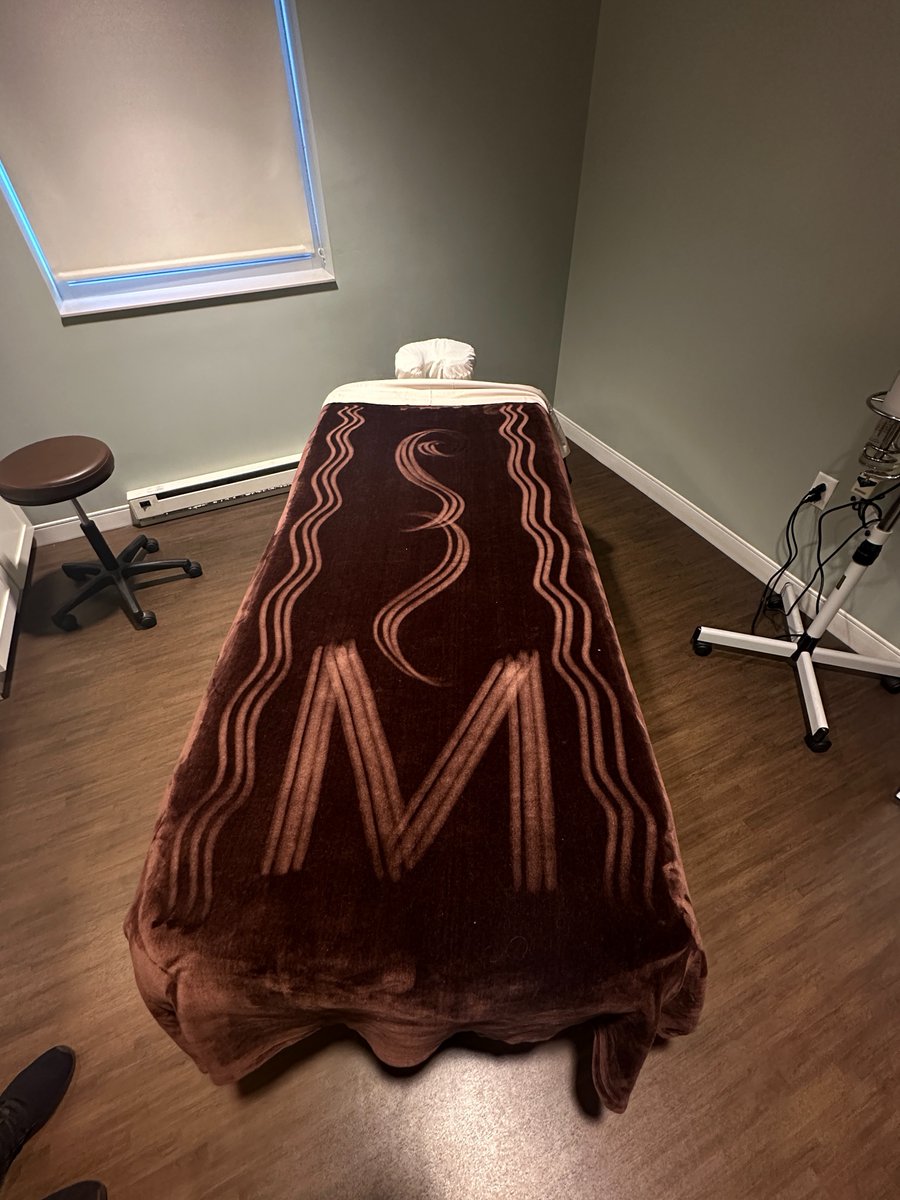 HersheyJobs's tweet photo. #MeltSpa by Hershey is the to-go day spa in #HersheyPA for a sweet escape, so what makes being part of the team (or visiting), so sweet?

👉 Meet Ron &amp; Gabby to hear about their experience working at MeltSpa: https://t.co/1bLUmQMMzp. 

#HersheyJobs #ChocolateSpa https://t.co/ApnpklNZNN