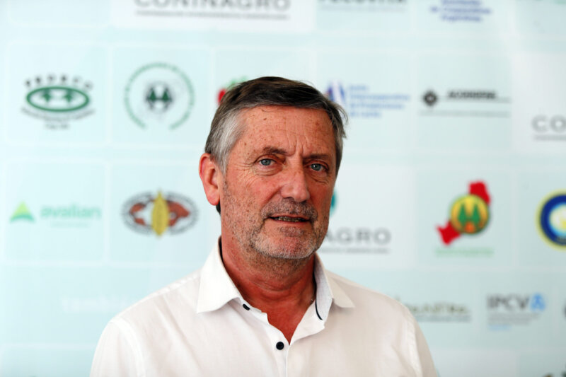 puesterosradio's tweet photo. 👨🌾🎙️#ENTREVISTA
🌱Se concretó la llegada de Sergio Iraeta a la secretaría de Agricultura
🎙️Dialogamos al respecto con Elbio Laucirica (@LauciricaElbio), presidente de @CONINAGRO
👂Acompañanos en #Puesteros hasta las 13 por https://t.co/ypiFOk9E13 https://t.co/eNNbFbqGGJ