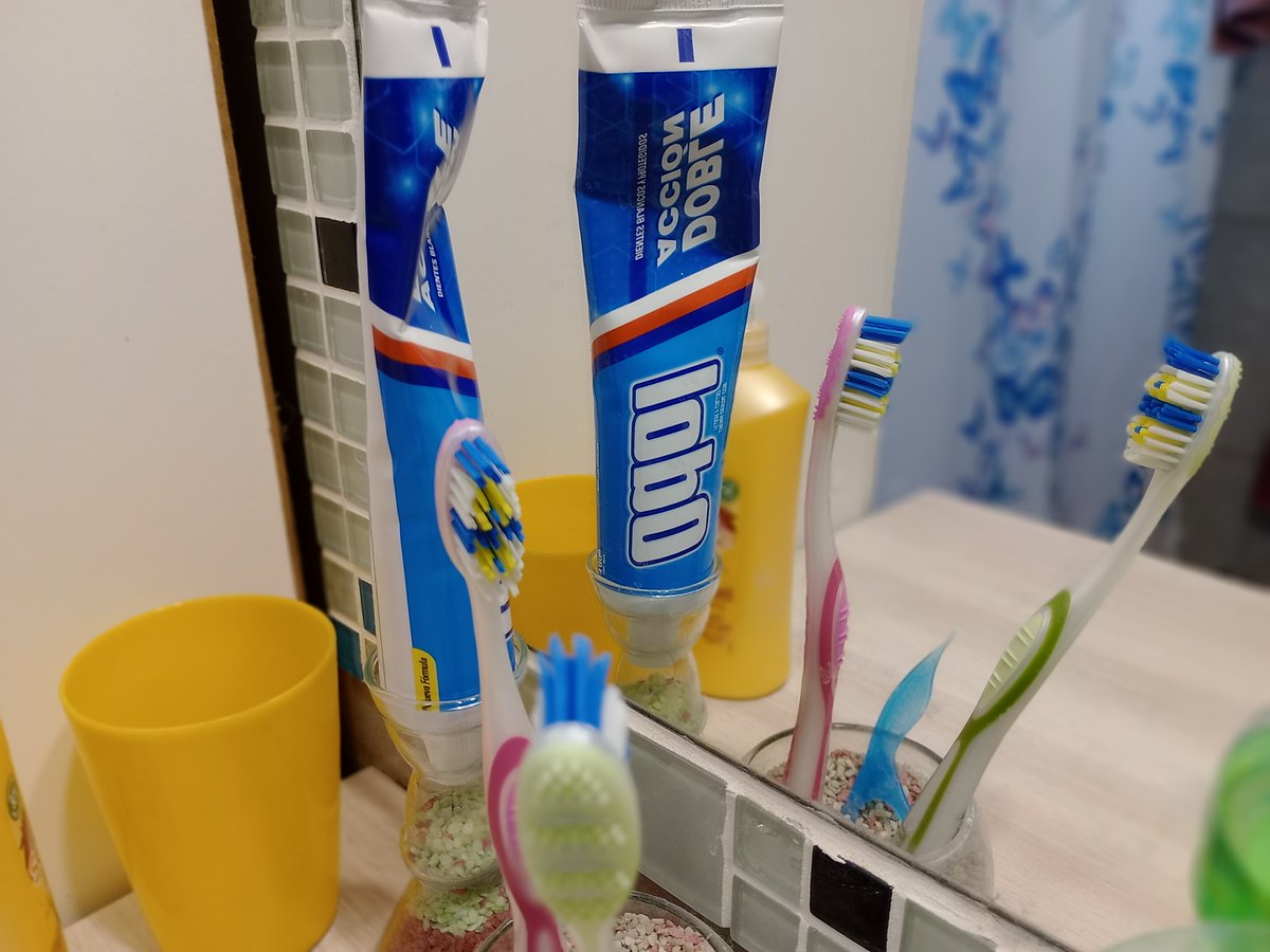 No entiendo por qué a la noche, después de cepillarme los dientes, comienzo a aullar a la luz de la luna...