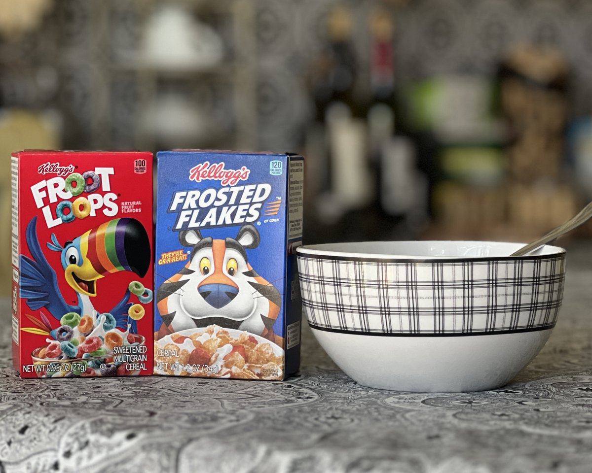 NearMintFanboys's tweet image. About to invent Frosted Loops! Who still buys Kellogg's Fun Paks like you were a kid? 🥣
#FrootLoops #FrostedFlakes
#Kelloggs #KelloggsCereal
#ToucanSam #TonyTheTiger
#The80s #ILoveThe80s
#RetroRevisited @KelloggsUS