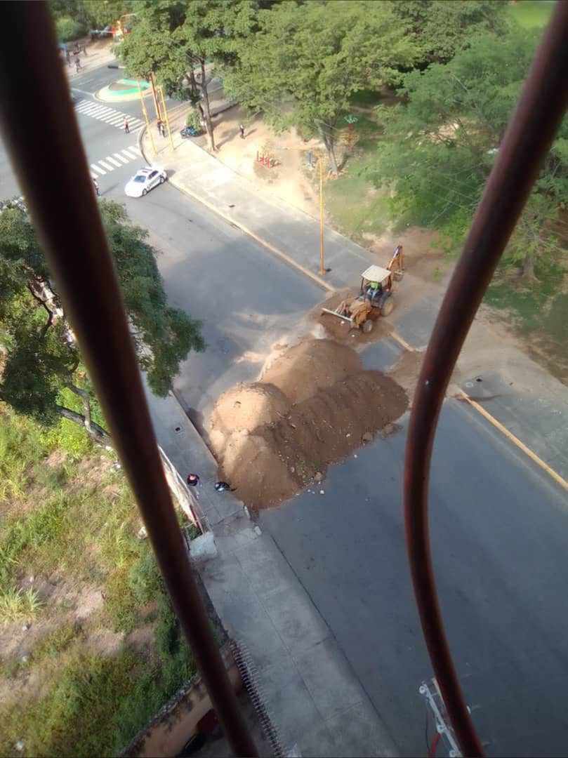 Ramnier's tweet photo. Lo que hicieron hoy en Carabobo es criminal, estamos en manos de delincuentes, si hacen esto a la vista de todos sin ningún cargo de conciencia, no puedo ni imaginar lo que son capaces de hacer cuando nadie los ve. Venezuela debe superar esta etapa macabra en la que nos metieron! https://t.co/9PLitPTxcy