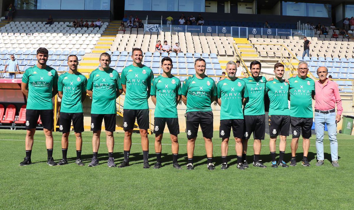 OdeiCalzn's tweet photo. Arrancamos! Trabajo e ilusión.
Ready for 24-25 ⚽️✅
 Vamos @CyDLeonesa ⚪️🔴 https://t.co/CsYOusxRM5