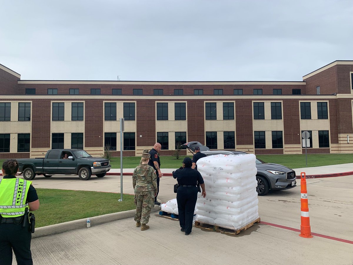 mcesd8's tweet photo. #SMCFD passing out supplies such as ice, water and MREs.
9am-2pm (while supplies last)
Grand Oaks High School
4800 Riley Fuzzel Rd. https://t.co/bRfieyk1SY