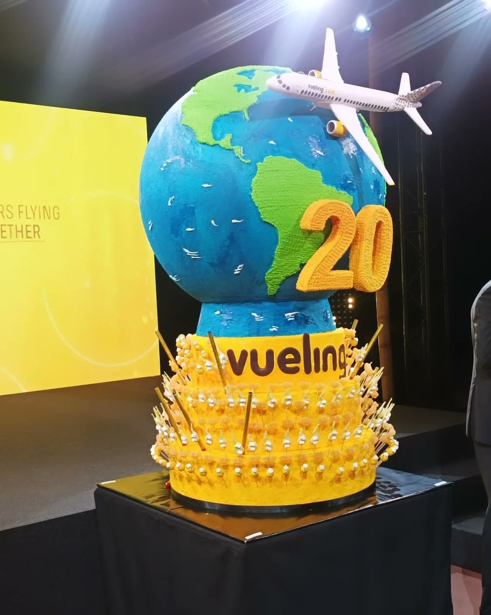 🎂 SORTEGEM 2 bitllets d'avió a qualsevol destinació <a href="/vueling/">Vueling Airlines</a> per celebrar el 20è ANIVERSARI DE LA COMPANYIA‼️Per PARTICIPAR IMPRESCINDIBLE:
➡️ Seguir <a href="/viatjab/">Viatja Bé</a>, FER RT, etiquetar amb qui hi anirieu i dir-nos👇
➡️ Quin és el millor VIATGE IMPROVISAT, d'ÚLTIMA HORA, que heu fet❓️