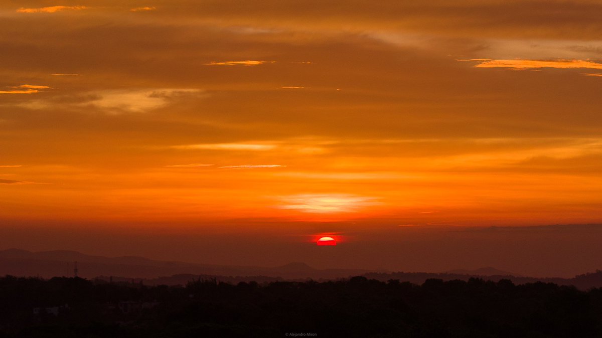 mircosqui's tweet photo. Amanecer xalapeño 
#djimavic3pro #xalapa #veracruz https://t.co/SIzczfOGSB