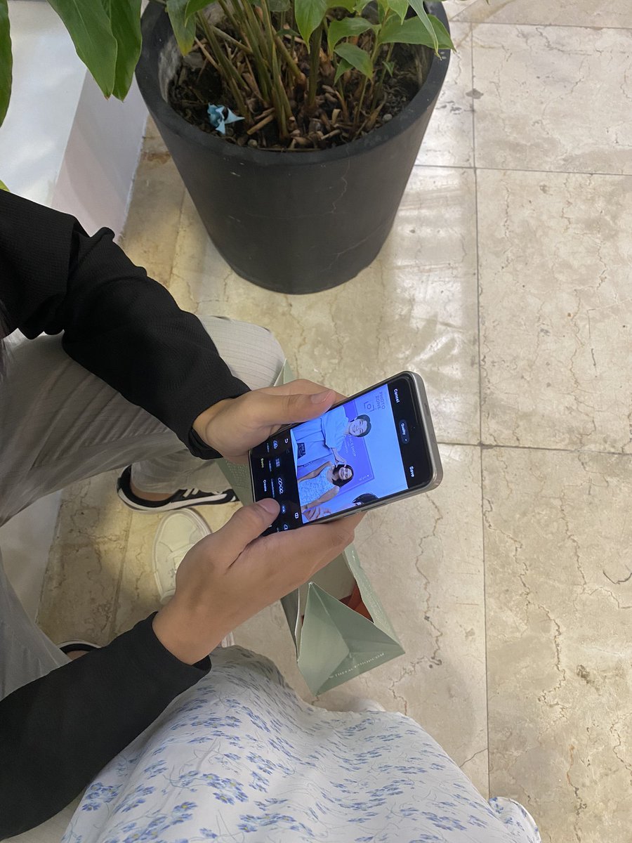 _foreverwonu's tweet photo. i can’t with this guy. he’s been there with me sa pagbili at pagpicture with wonu. he even edits my pictures 🥹 https://t.co/Gw6FGYxhyO