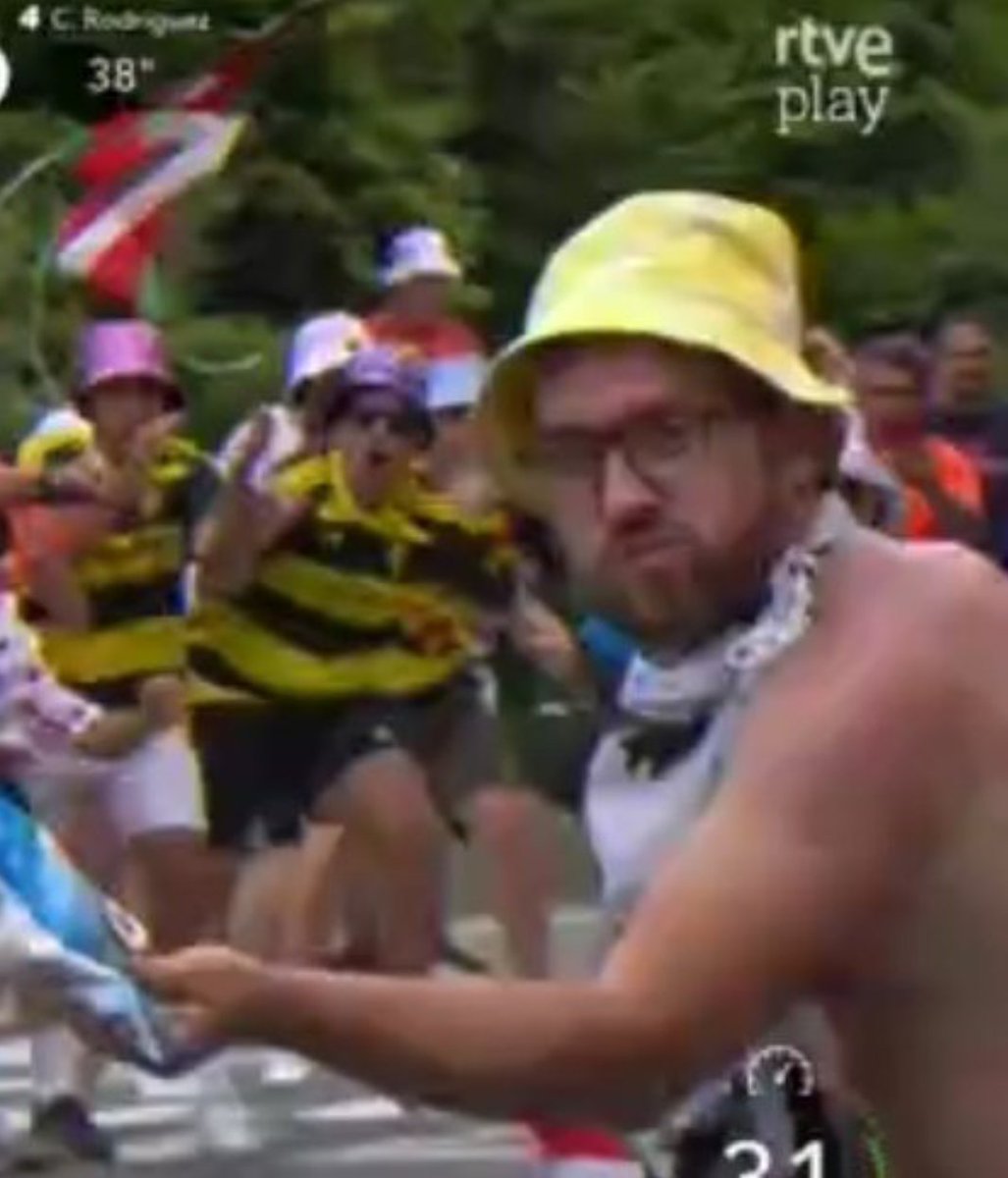 <a href="/lasgafasdesolda/">Las Gafas de Soldador</a> Por favor ayuden con el nombre de este repugnante tipo