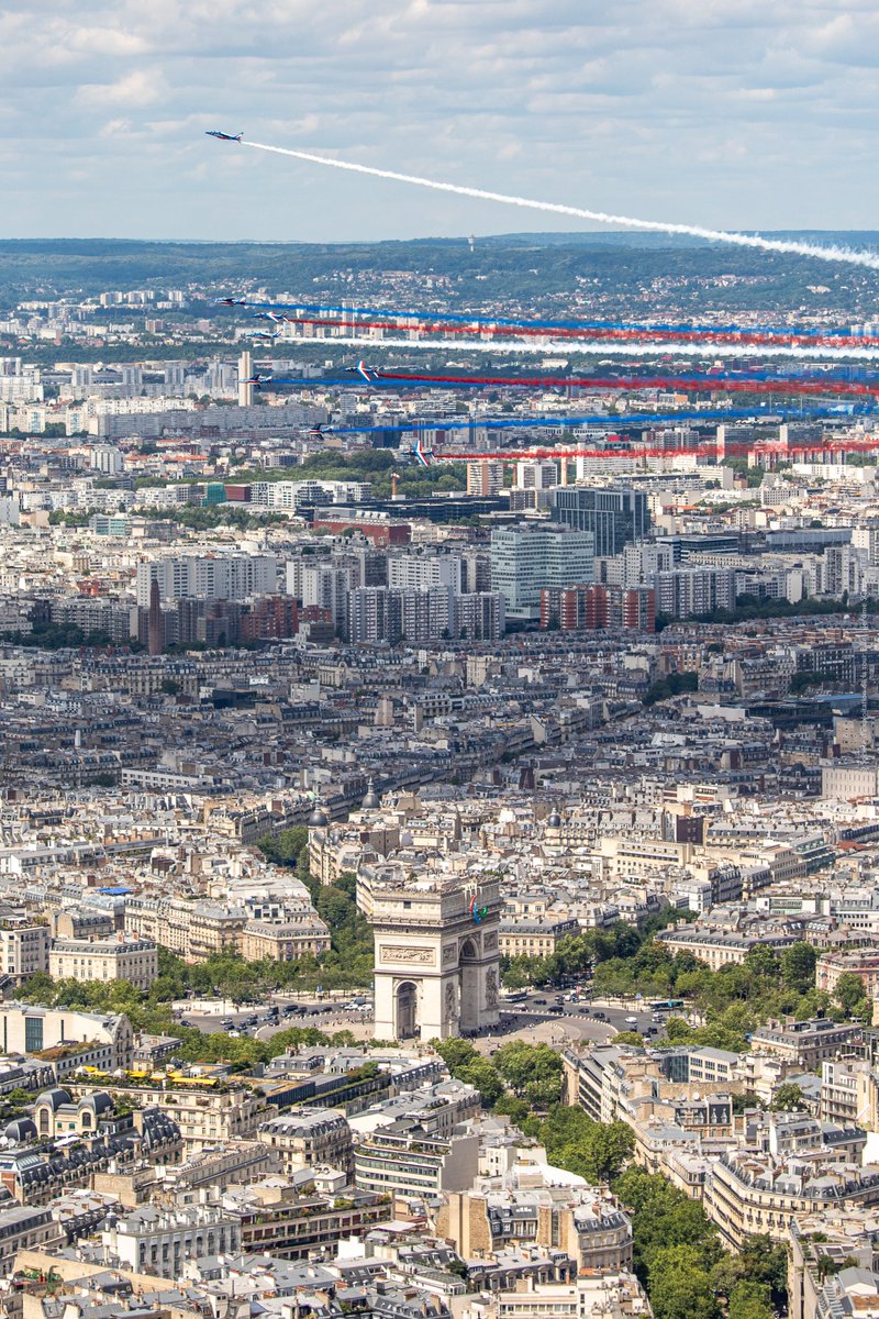La tour Eiffel (@latoureiffel) on Twitter photo 🇫🇷 Bonne #FêteNationale !
Happy 14th of July everyone!
#14juillet <a href="/PAFofficiel/">Patrouille de France</a> 🇫🇷 Bonne #FêteNationale !
Happy 14th of July everyone!
#14juillet <a href="/PAFofficiel/">Patrouille de France</a>