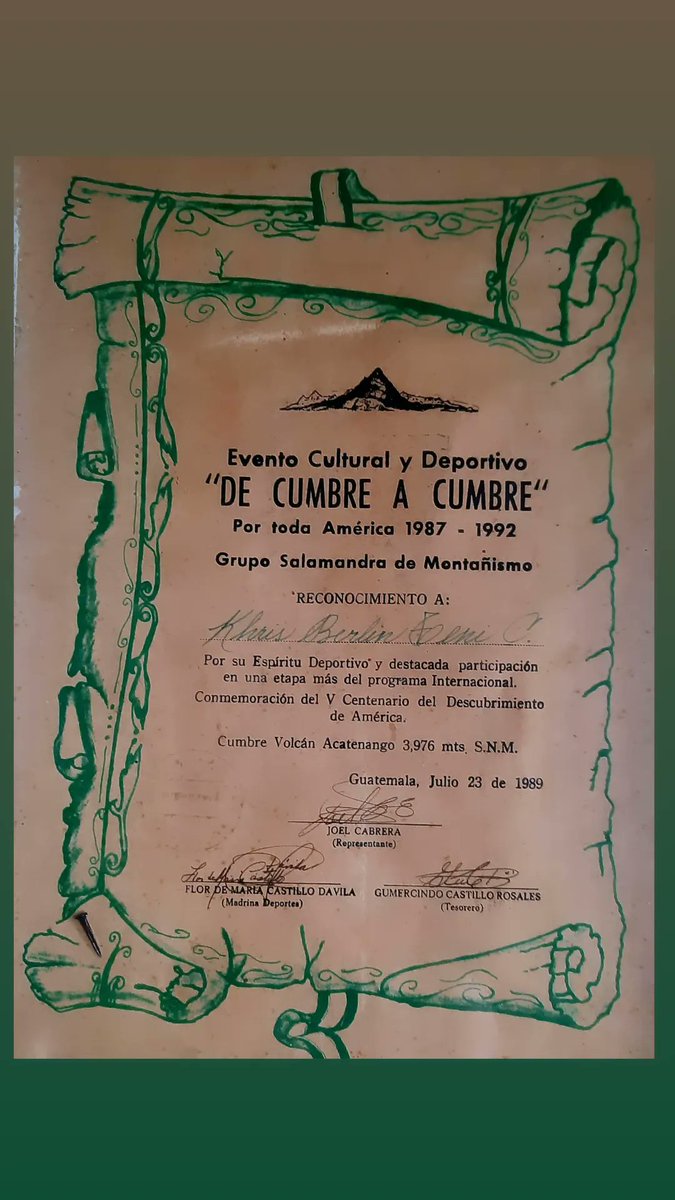 Tecabre25's tweet photo. Celebrando 35 años de aver conquistado el volcán #acatenango con una altitud de 3976 mts. Sobre el nivel del mar... Y con 9 años de edad....
#volcan #montaña #alpinismo #escalar #cielo #Climb #mountainb https://t.co/7u44IR1bBy