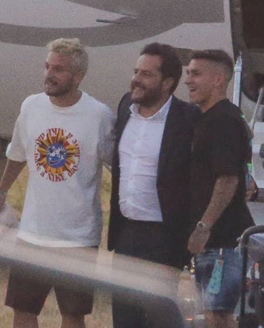 Bir gecede aynı uçakla Torreira, Mertens indirdi. Eğer yapamayacaksınız, gidip özür dileyin Erden Timur’u geri getirin.

 #DursunÖzbekTransferlerNerde