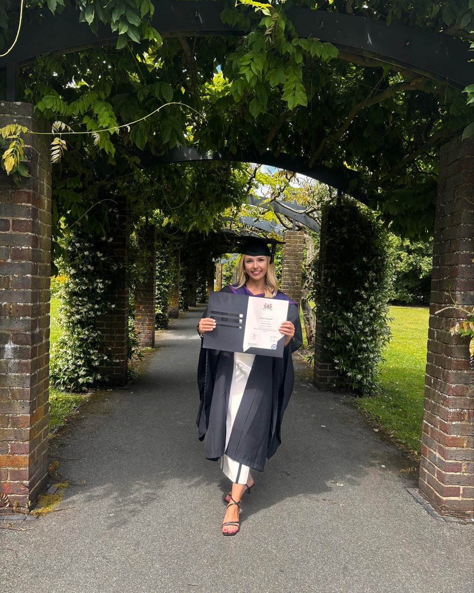 HollyMWills's tweet photo. Miss Holly Williams BSc (Hons) …

Ready &amp; planning for my next adventure 

😆

- a massive thanks to my mum for being my solid rock throughout the 4 years &amp; I’m sure my dad would be looking down from heaven feeling proud of what I have achieved 

- I did it!! 

✨🥂🍾🎓📚💻📝📊 https://t.co/32s10fB0Hv