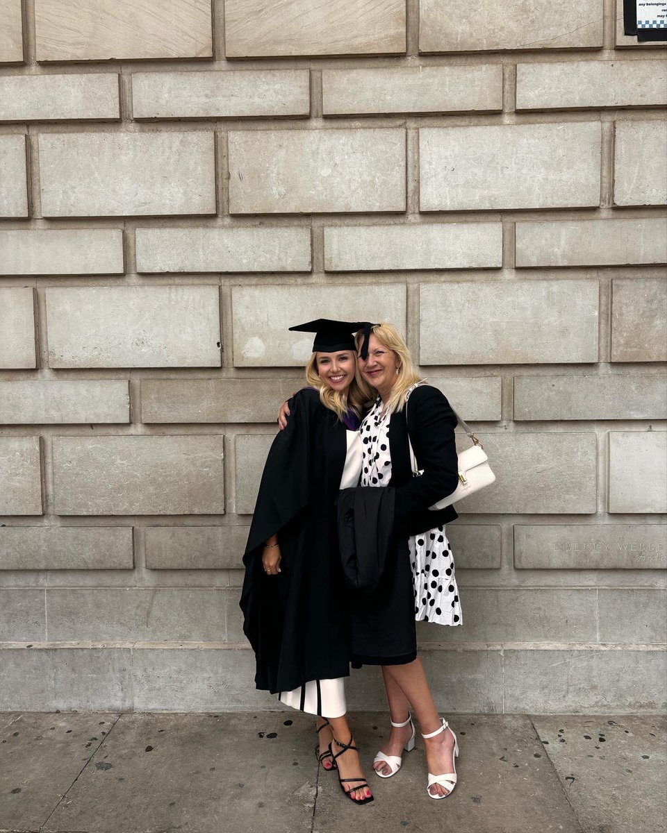 HollyMWills's tweet photo. Miss Holly Williams BSc (Hons) …

Ready &amp; planning for my next adventure 

😆

- a massive thanks to my mum for being my solid rock throughout the 4 years &amp; I’m sure my dad would be looking down from heaven feeling proud of what I have achieved 

- I did it!! 

✨🥂🍾🎓📚💻📝📊 https://t.co/32s10fB0Hv