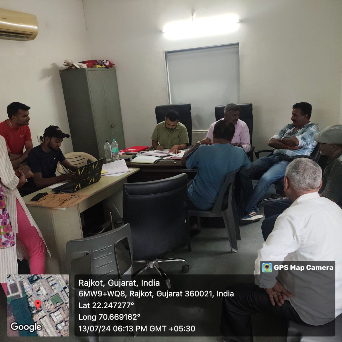 ParagVasoya8's tweet photo. આજ રોજ @DDORAJKOT1 સાહેબ ની સૂચના મુજબ અને @LodhikaTdo સાહેબ ના માર્ગ દર્શન મુજબ મેટોડા ગ્રામ પંચાયત દ્વવારા આસ્થા સોસાયટી માં રાત્રી કેમ્પ કરી વેરા વસુલાત નું આયોજન કરવા માં આવીયુ https://t.co/jF9cgXZs3H