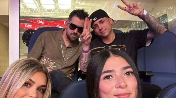 minaplay04's tweet photo. auron con imantado, axo, rubius y su familia y amigos en la velada 🫶🏻 https://t.co/UNE0OL9Jk7