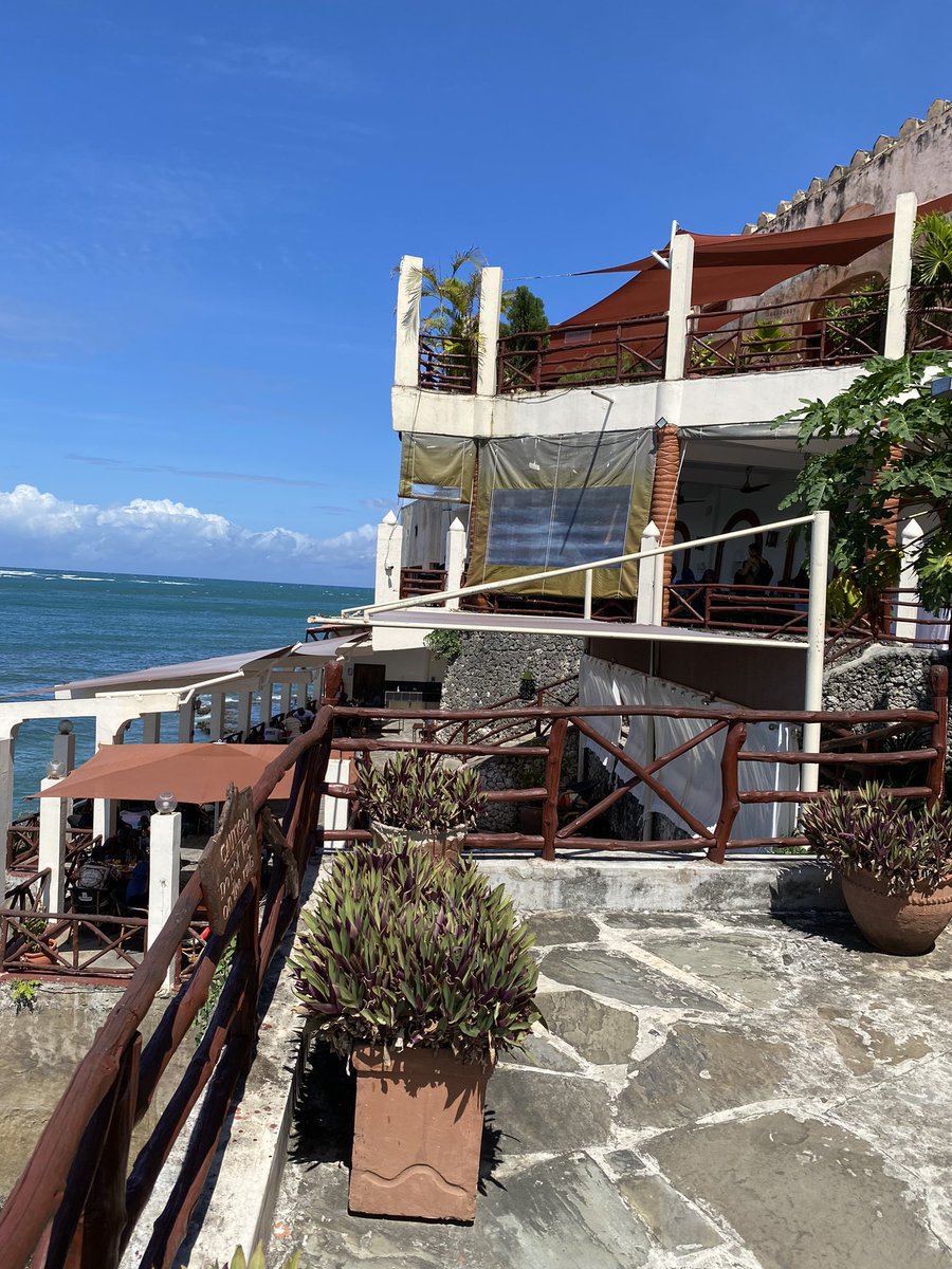 brokensuit44's tweet photo. There’s a restaurant at old town called Forodhani. It has great views and good Swahili food… 

It’s family and mverified friendly as well. I highly recommend. 

Parking is tricky if you want to drive to; I’d say take a tuk tuk to Fort Jesus and walk (about 3-5min) to Forodhani. https://t.co/kHn9vWjYMo
