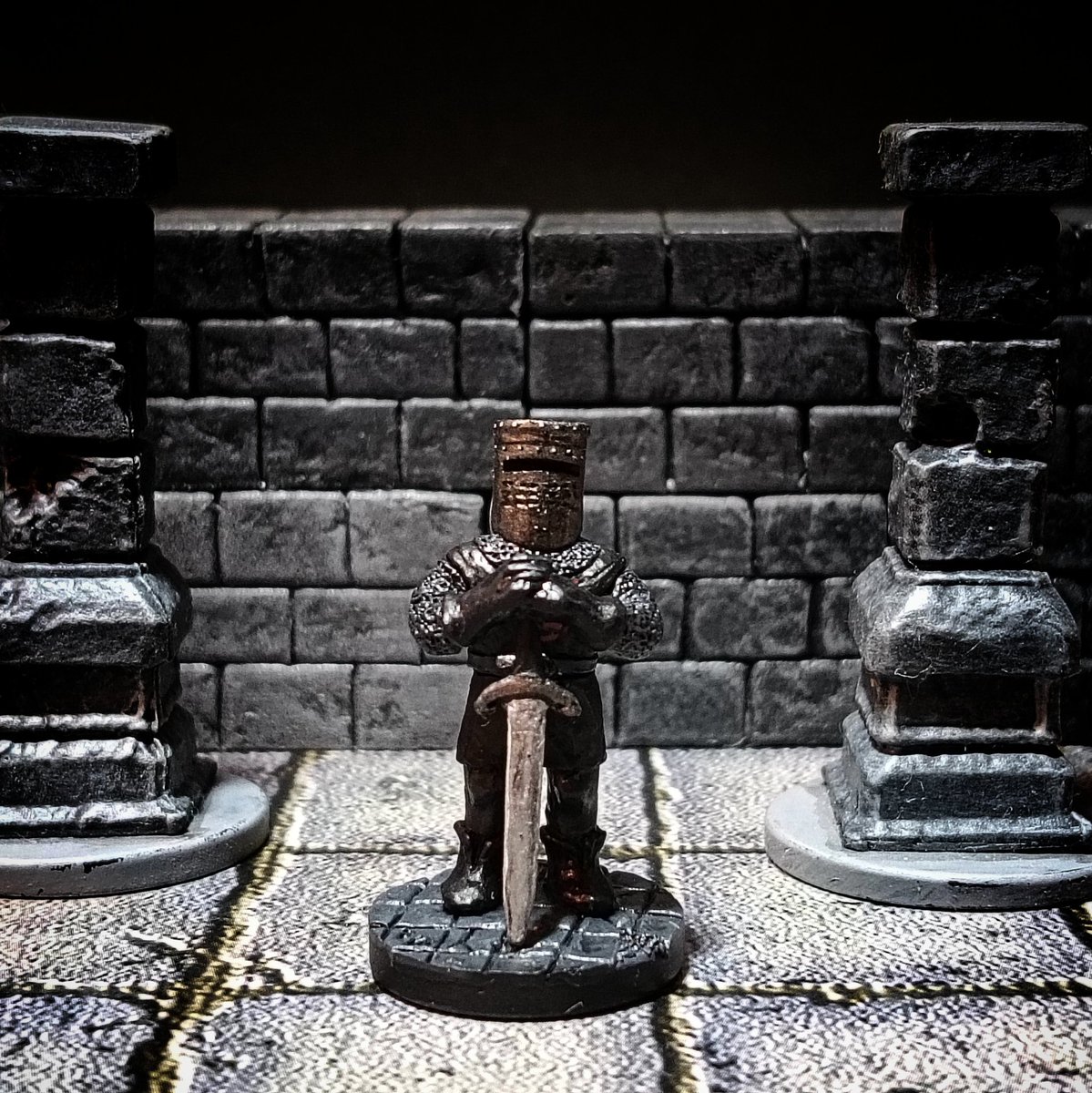 ogawaraxxxx's tweet image. 映画『モンティ・パイソン・アンド・ホーリー・グレイル』の黒騎士
です。完成しました！
達磨モードも再現できます😅

#MontyPythonandtheHolyGrail