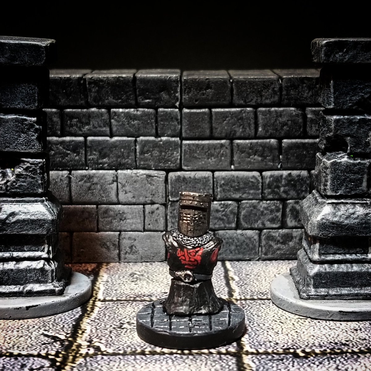 ogawaraxxxx's tweet image. 映画『モンティ・パイソン・アンド・ホーリー・グレイル』の黒騎士
です。完成しました！
達磨モードも再現できます😅

#MontyPythonandtheHolyGrail