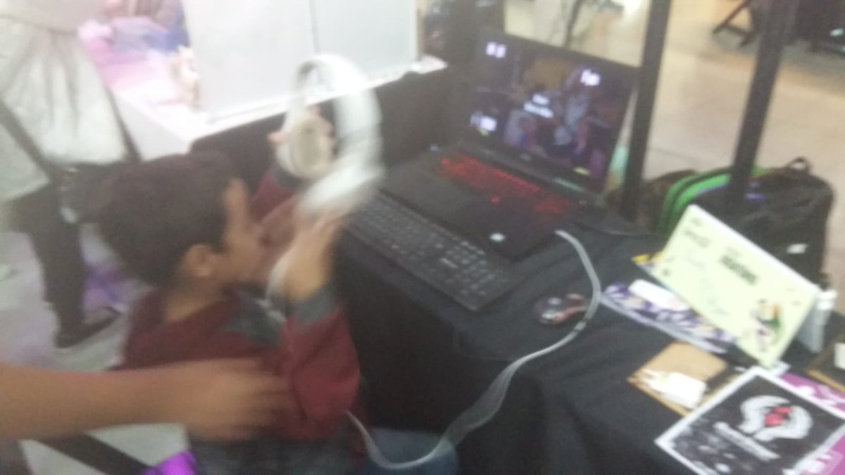 Um pouco atrasado devido a gripe, mas, vamos lá:
Com essa foto borrada gostaríamos de agradecer a <a href="/FirmaGamedev/">Firma Gamedev</a> pelo evento maravilhoso que foi o Festival Jogatório
Poder fazer parte dessa nova democratização ao acesso a jogos digitais e analógicos não tem preço. Muito obrigado.