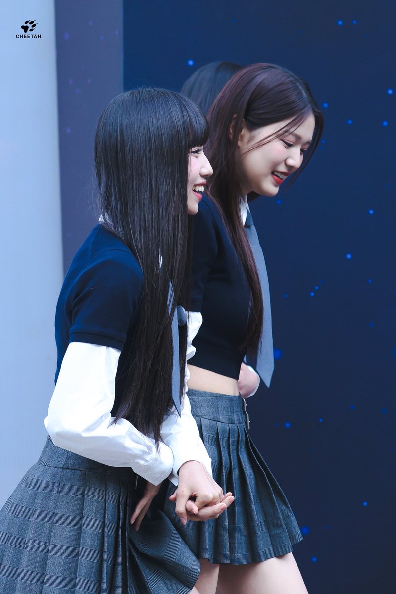 jungeunfile's tweet photo. everybody stfu they finally dropped the hd pics of juyoonz holding hands this day 😭 https://t.co/Ljn6qSmClz