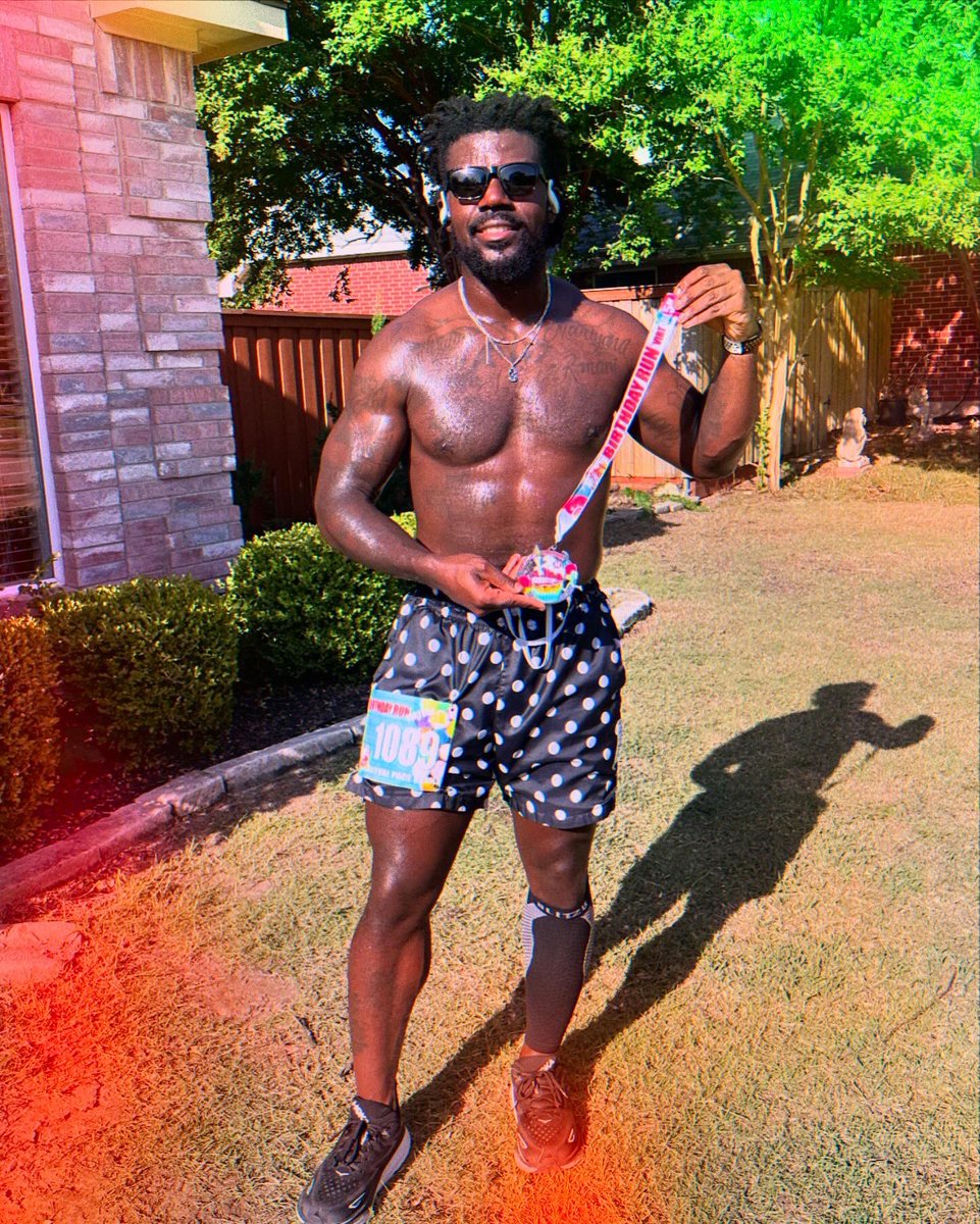SDUBFitness's tweet photo. You know, I think life is about truly finding yourself. At 32, I feel really close. 

Thank you God, for another birthday 🎈🤲🏿

I do not take a second of this beautiful life for granted. 

3.2 miles this morning for my 32nd. #Birthday5K

If you’re reading this, I love you ❤️ https://t.co/niRqSOBNN8