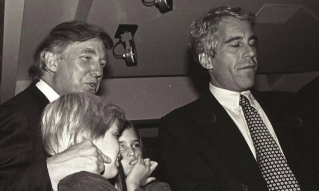 #TrumpIsNotFitToBePresident
Donald Trump is a rapist and pedophile, and the only place he belongs is in prison.