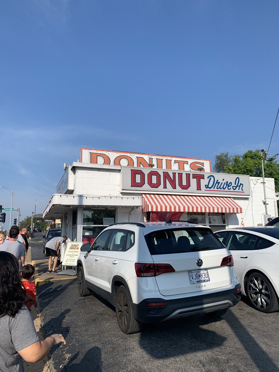 SavingThisHouse's tweet photo. Donut Drive iIn and treasure hunting at estate sales kind of morning. Perfect combo! https://t.co/3Y55Z8HiEb