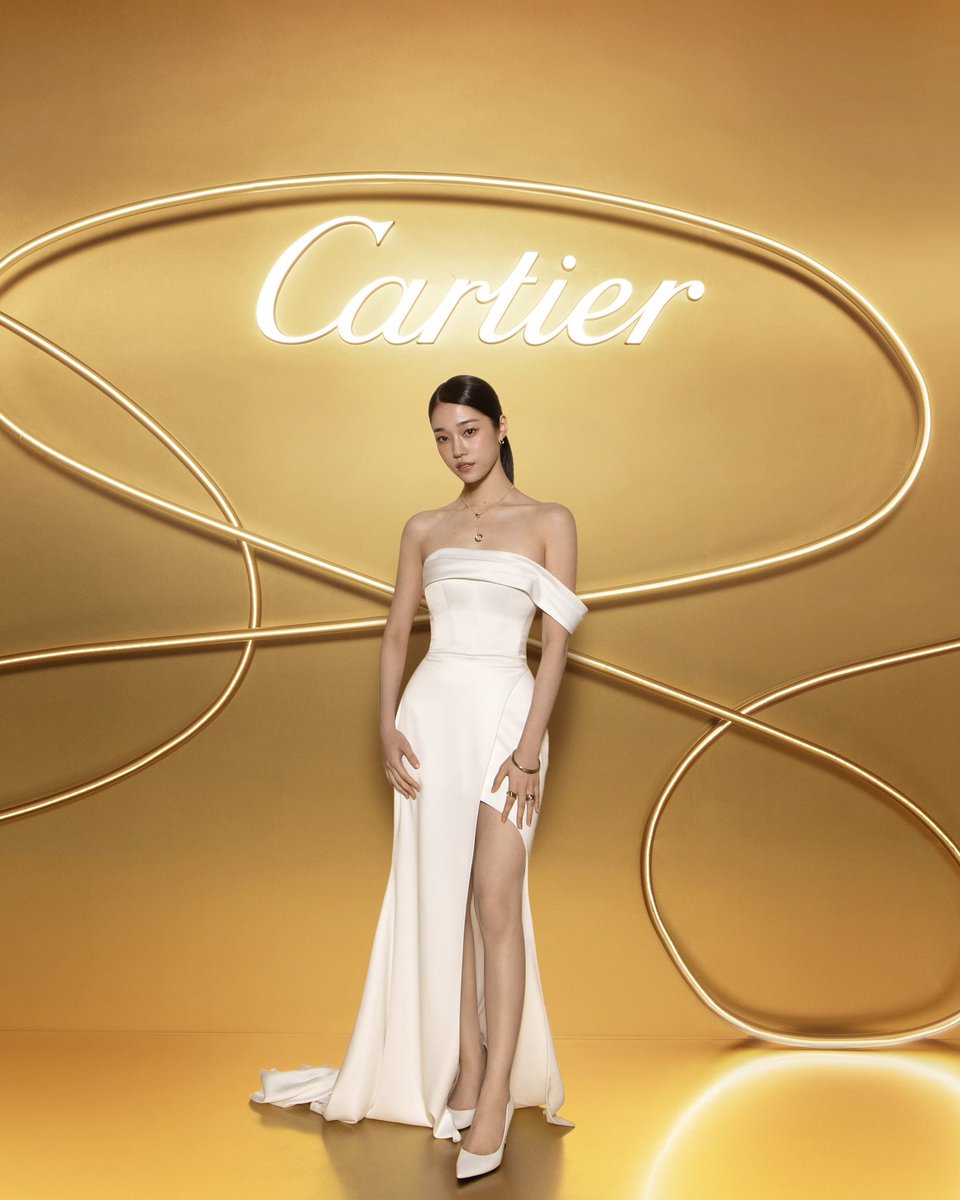 HallyuSG's tweet photo. South Korean actress #RohYoonseo was also recently in town for the @Cartier Trinity 100 event in Singapore.
📸 More photos below
#Yoonseo #노윤서 #Cartier #CartierTrinity #CartierTrinity100 https://t.co/0IxEe2kHrN
