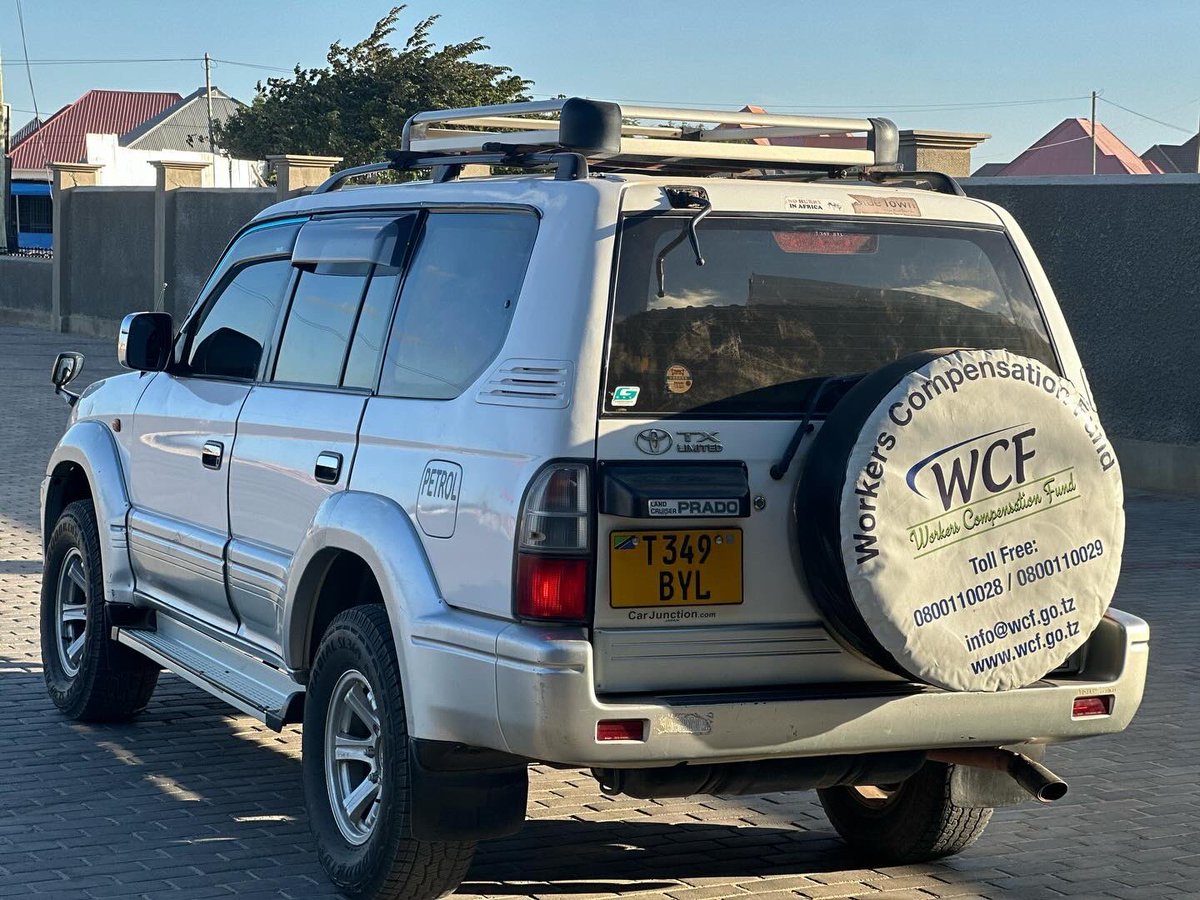 Innomagari's tweet photo. TOYOTA LANDCRUISER PRADO
Cc 2500
Year: 2001/02
Engine: 3RZ
Full ac
Full document 📃 
TYRE ZOTE NI MPYA
Fuel⛽️ : Petrol
GARI NI KALIII SANAAAA🔥

Bei: 14 Million✅ 
Dodoma📍

Call: 0785372663 https://t.co/b0WJQPVlK8