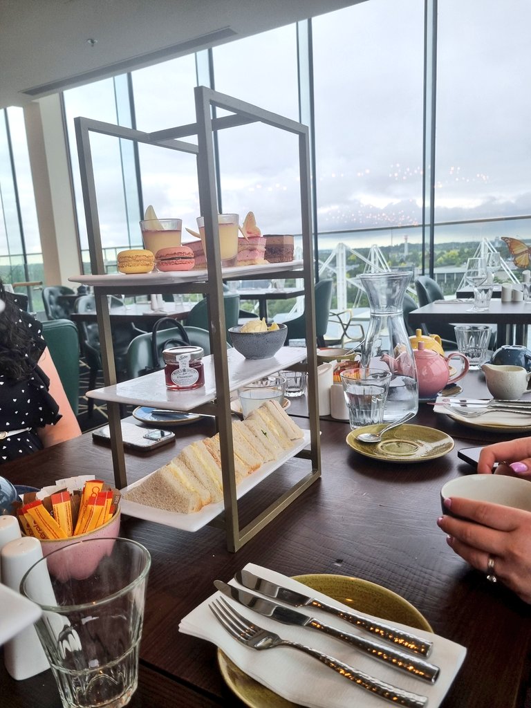 MFLStPetersCS's tweet photo. Teachers just want yo have #fun ! What a lovely afternoon tea at @sky_rwb  that Mrs Pacheco organised for the #mfl department! #teacher #teacherlife #teachertwiter #friend #mfltwitterati https://t.co/JezmY3JnSc