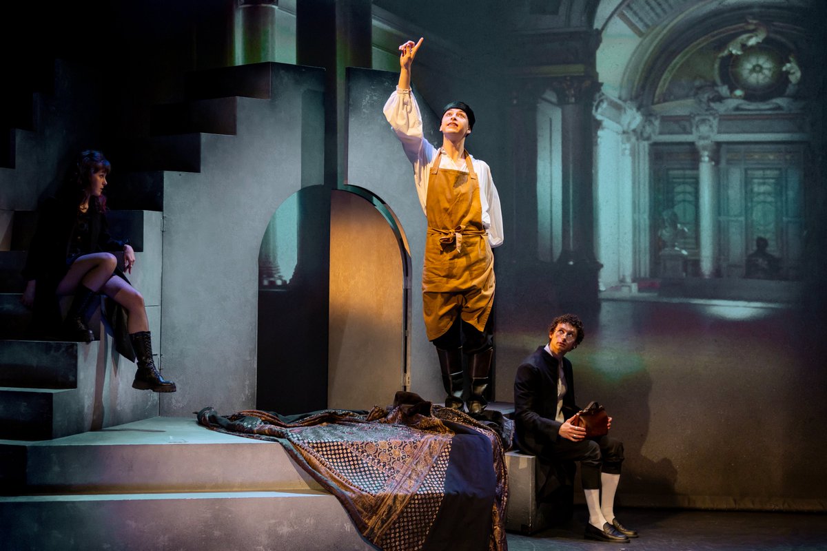 #AvignonOff2024 après le succès de la machine de Turing, Benoit Soles signe une création hors du commun. Le secret des secrets a tout d'une fiction, c'est pourtant une histoire vraie ! (un peu romancée ok!)
#hellotheatre

hellotheatre.fr/secret-des-sec…