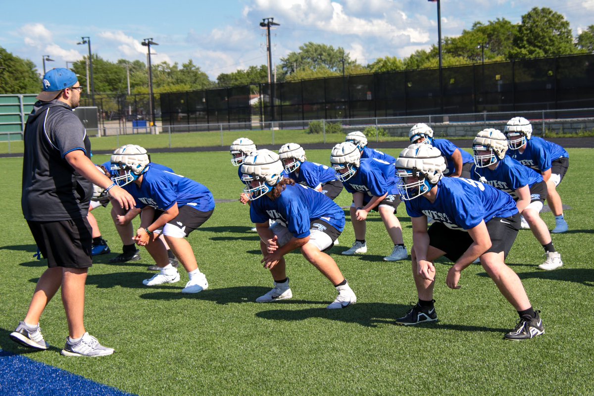 Oshkosh West Linemen tweet media