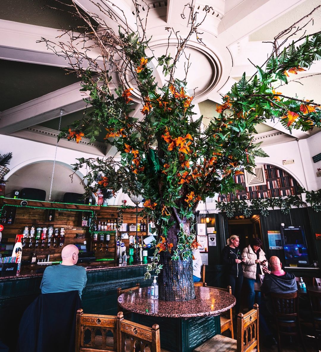 HamiltonOurTown's tweet image. Saturday Night at Hemingways Bar! 🍸🎶

It's Saturday night, and the fun is just getting started! Join Hemingways Bar Hamilton for an excellent selection of drinks, great entertainment, and good vibes all night long. 

#HemingwaysBarHamilton #SaturdayNight #KeepItLocal