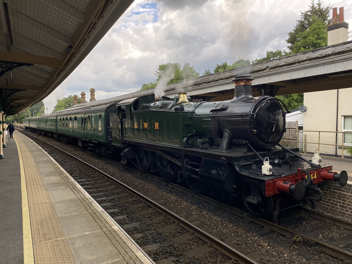 loypass_SCCar's tweet image. 🚈🚂 Well, we can call that a productive afternoon for a Saturday rest day. Courtesy of double @SouthernRailUK Turbostars, old steam friends from Didcot and Aviemore along with before-and-after Light Pacifics have generated my 3rd @SpaVRofficial visit. #steamfix #class171