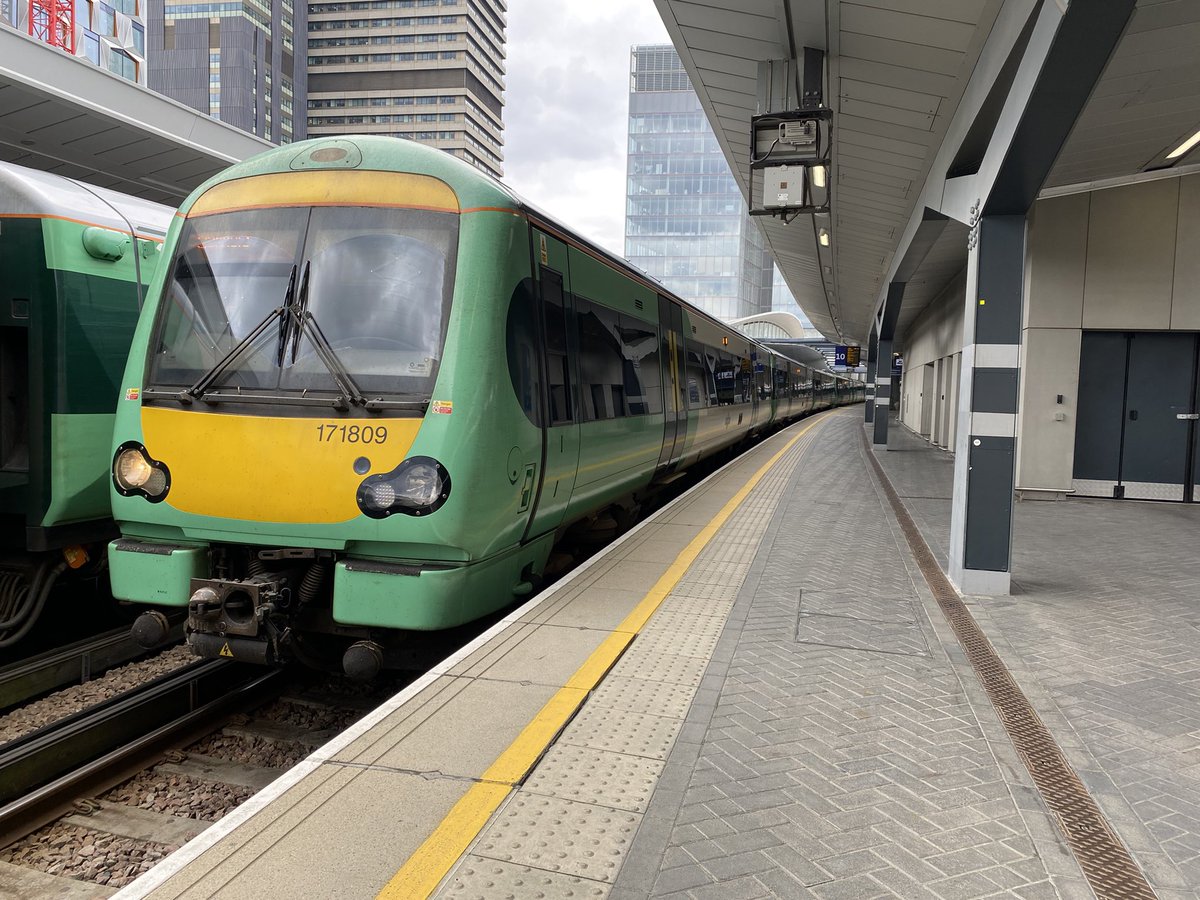 loypass_SCCar's tweet image. 🚈🚂 Well, we can call that a productive afternoon for a Saturday rest day. Courtesy of double @SouthernRailUK Turbostars, old steam friends from Didcot and Aviemore along with before-and-after Light Pacifics have generated my 3rd @SpaVRofficial visit. #steamfix #class171