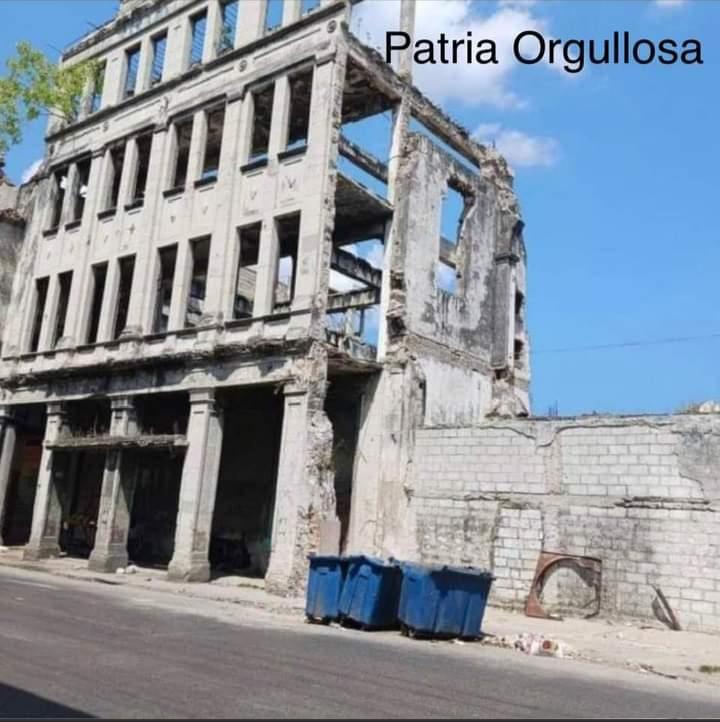 Blancoy48488239's tweet photo. Lo que queda del cine "Cuatro Caminos",en #LaHavana,#Cuba https://t.co/XgxTRR5wnW