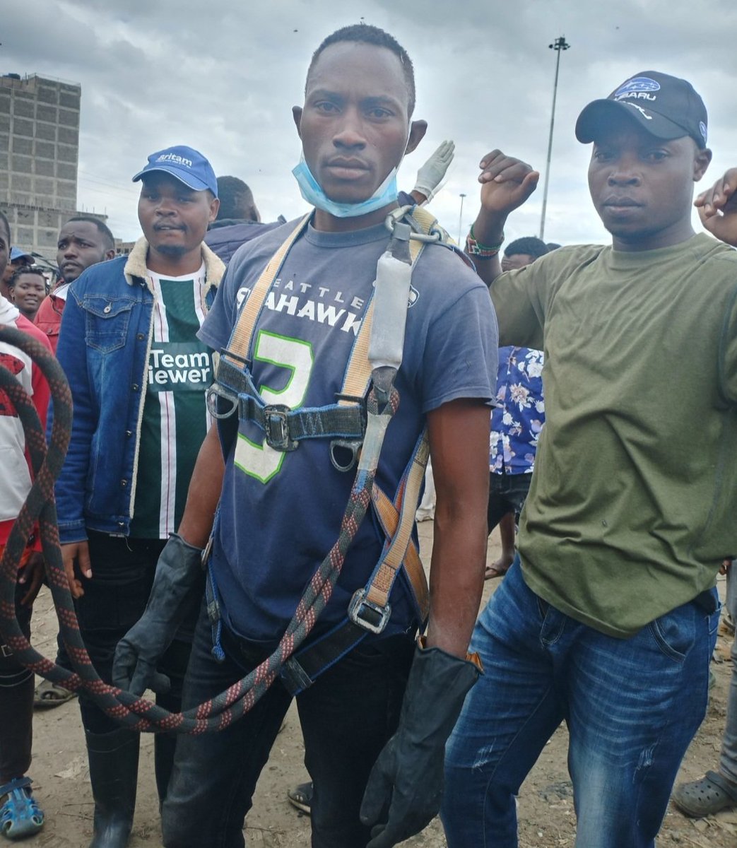 This is Felistus Wambua the guy who was pulling out bodies from kware in Mukuru. He needs to be given a Head of state commendation. Retweet widely 
#RutoMustGo #AngukaNayo #DrainTheSwamp