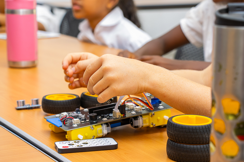 techkidzafrica's tweet photo. #Kenya needs builders!   #elimupibikathon bridges the gap in #STEMEducation by putting 1500 robotics kits in 300 schools. Invest in the next generation of problem-solvers 
https://t.co/kgDCIWCSmz
 #EducationForAll  #Robotics 
@swahilipothub @EdTechEAfrica https://t.co/0r1lv0C6bB